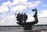 В Киеве обрушился памятник основателям города