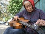 Гомельская старушка играет блюз лампочкой Гомельская старушка играет блюз лампочкой